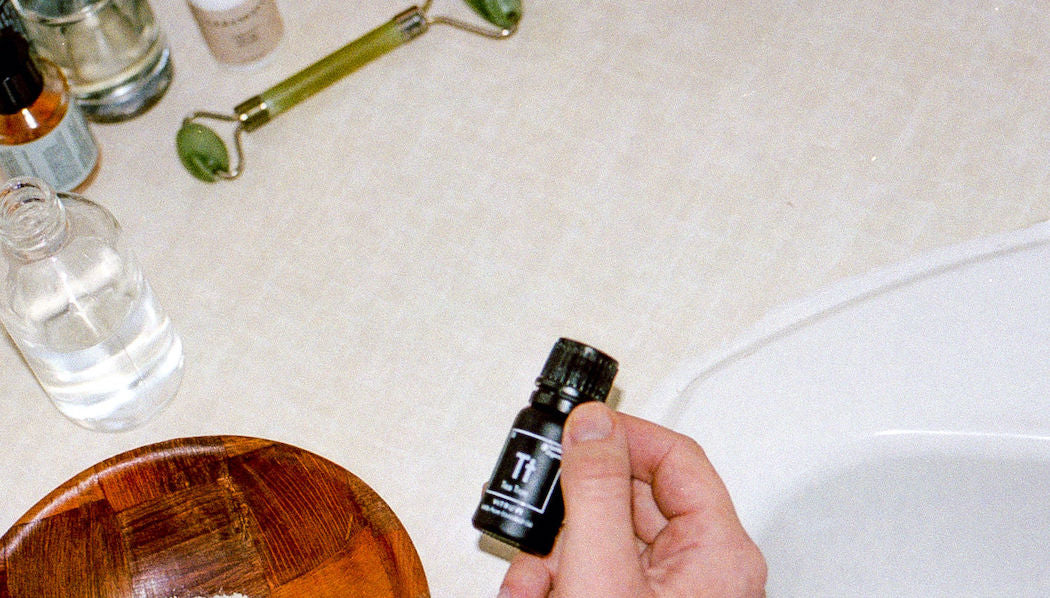 DIY Essential Oil Hand Sanitizer
 &ndash; Vitruvi
